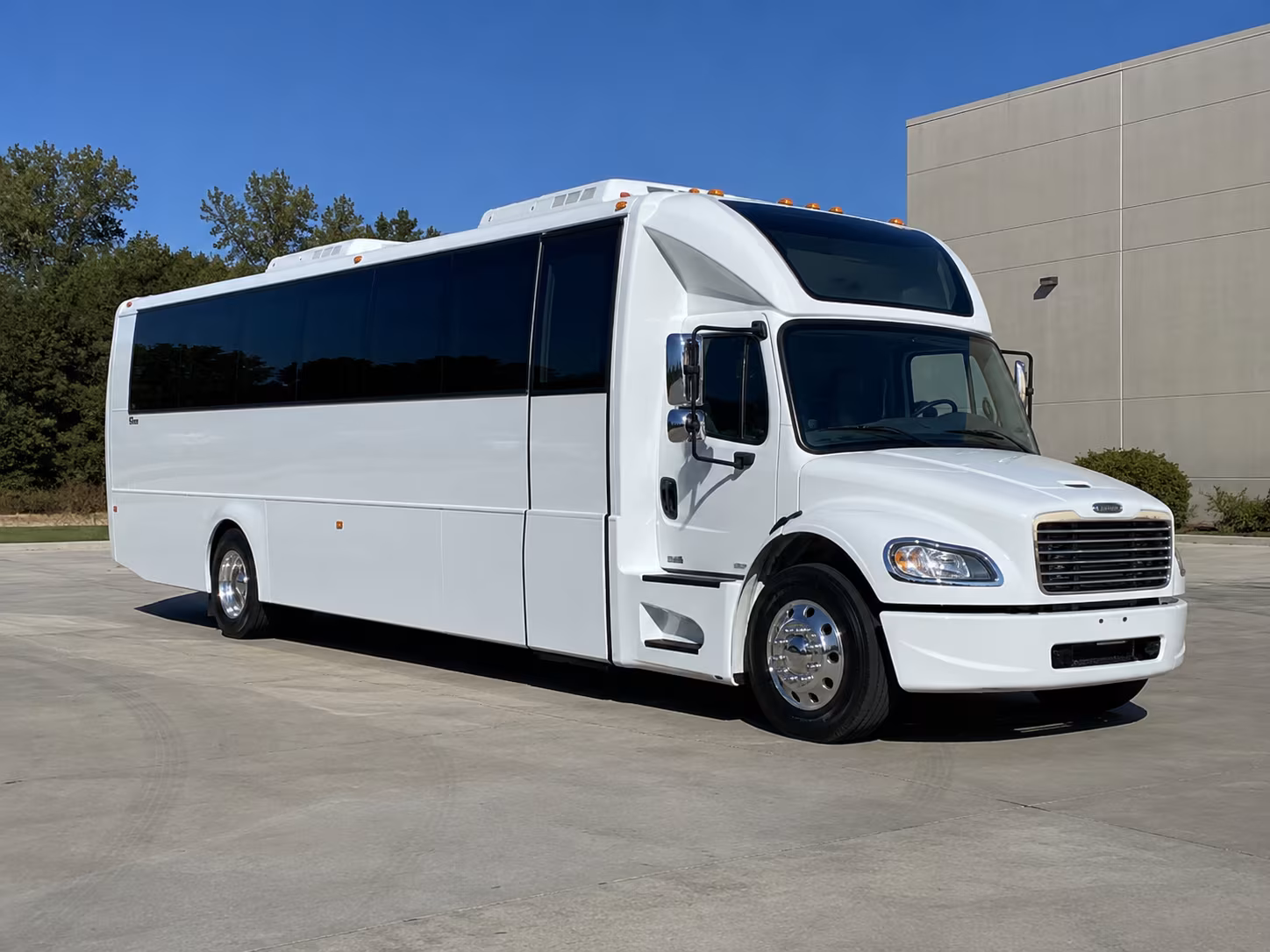 lake elsinore 28 passenger party bus